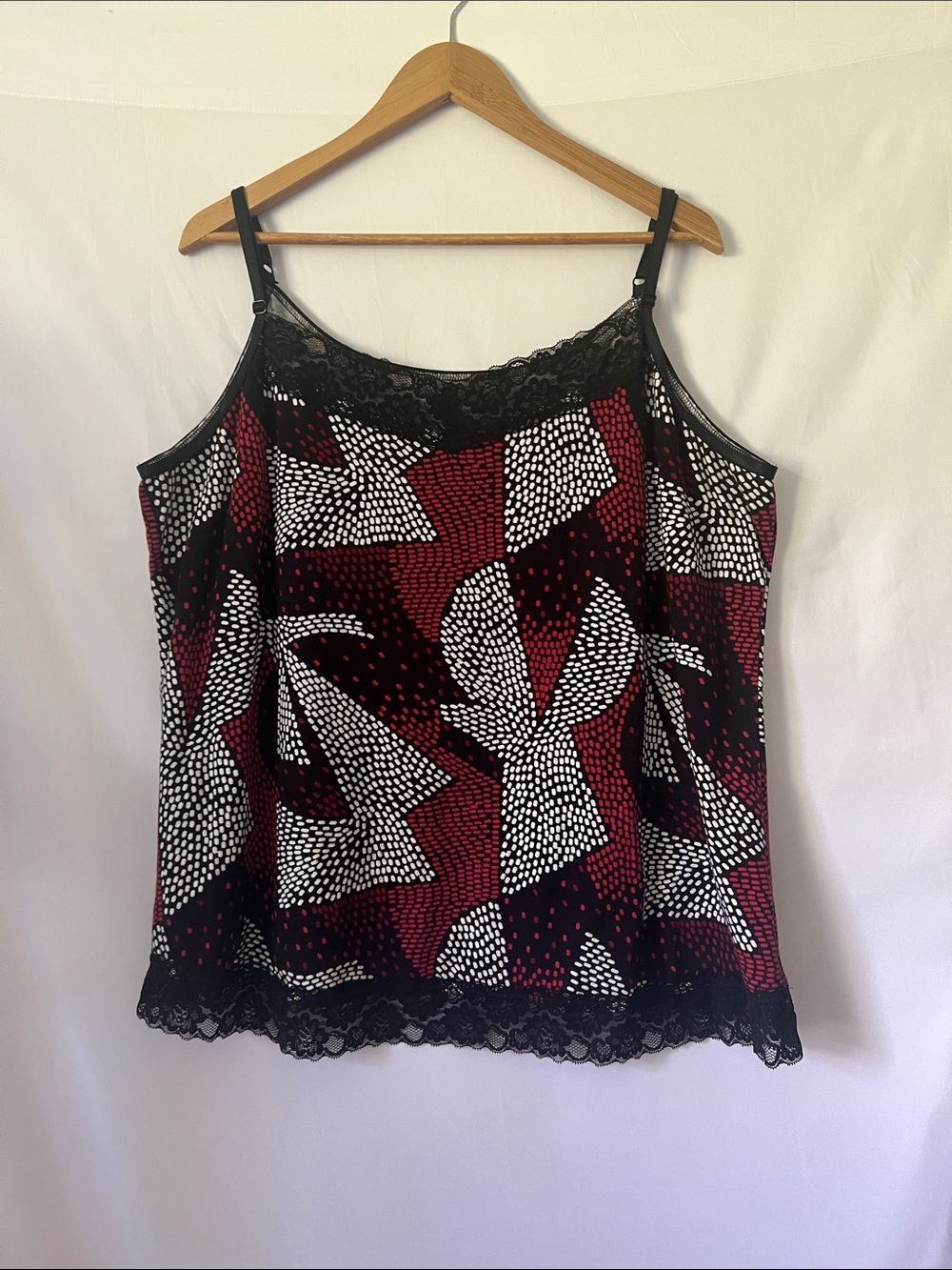 CJ Banks Plus Size 2X Cami Tank Top Lace Trim Abstract Geometric Burgundy Black